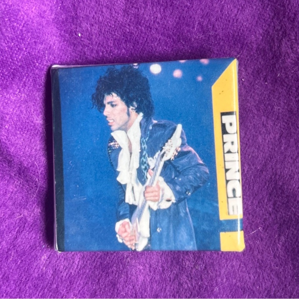 *RARE* ORIGINAL MADE IN CANADA PRINCE PIN BACK BUTTON PURPLE RAIN